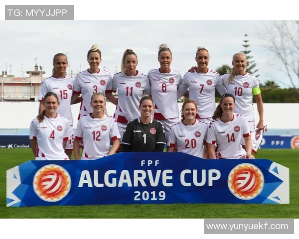 丹麦足球明星托森的辉煌历程与对足球的热爱探索